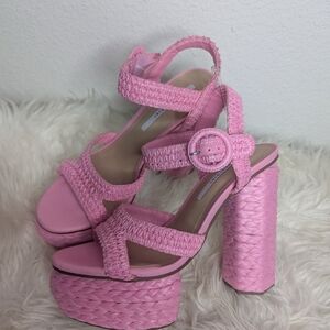 Gianni Bini Stylish Pink Platform Sandals